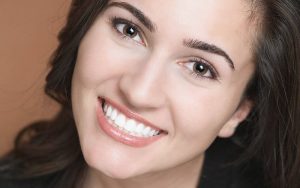 Advantages and disadvantages of Hollywood smile